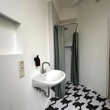 Cozy Rosy In Vibrant Area 4 Apartment