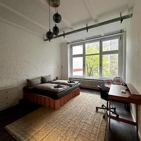 Cozy Rosy In Vibrant Area 4 Apartment